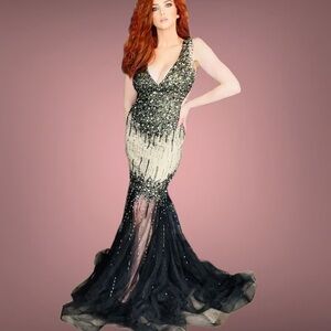 Elegant Black and Cream open back Evening Gown Sz 8